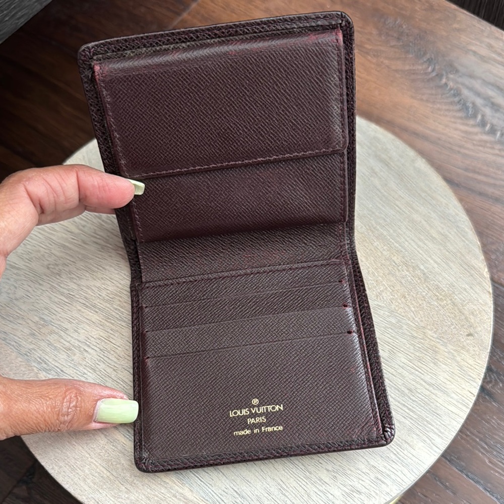 Louis Vuitton Pre owned Men’s Authentic 1999 Taiga Leather Wallet Code V10042 - Picture 7 of 13